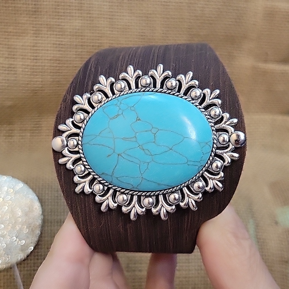 SOUTHWESTERN TURQUOISE HOWLITE BRACELET